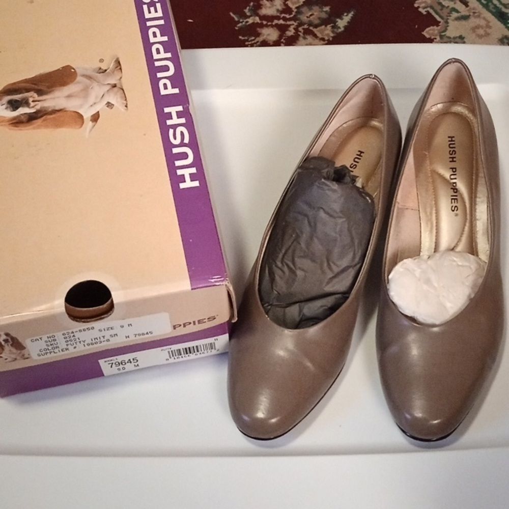 Hush puppies women's shoes size 9 putty color